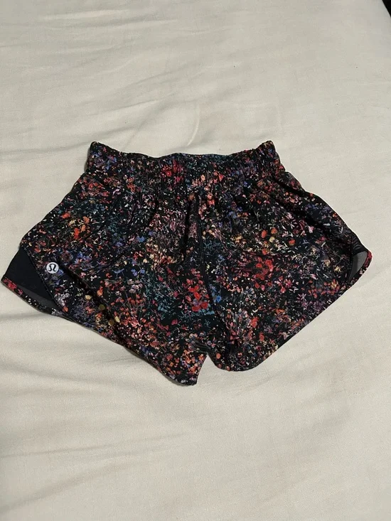 Lululemon Women’s Black Multicolor Floral Athletic Shorts - Picture 2 of 2